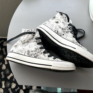 Women’s Size 5 High Top Converse